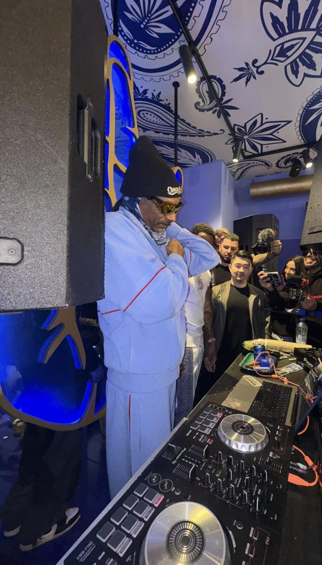 Snoop Dogg at the DJ booth in Amsterdam